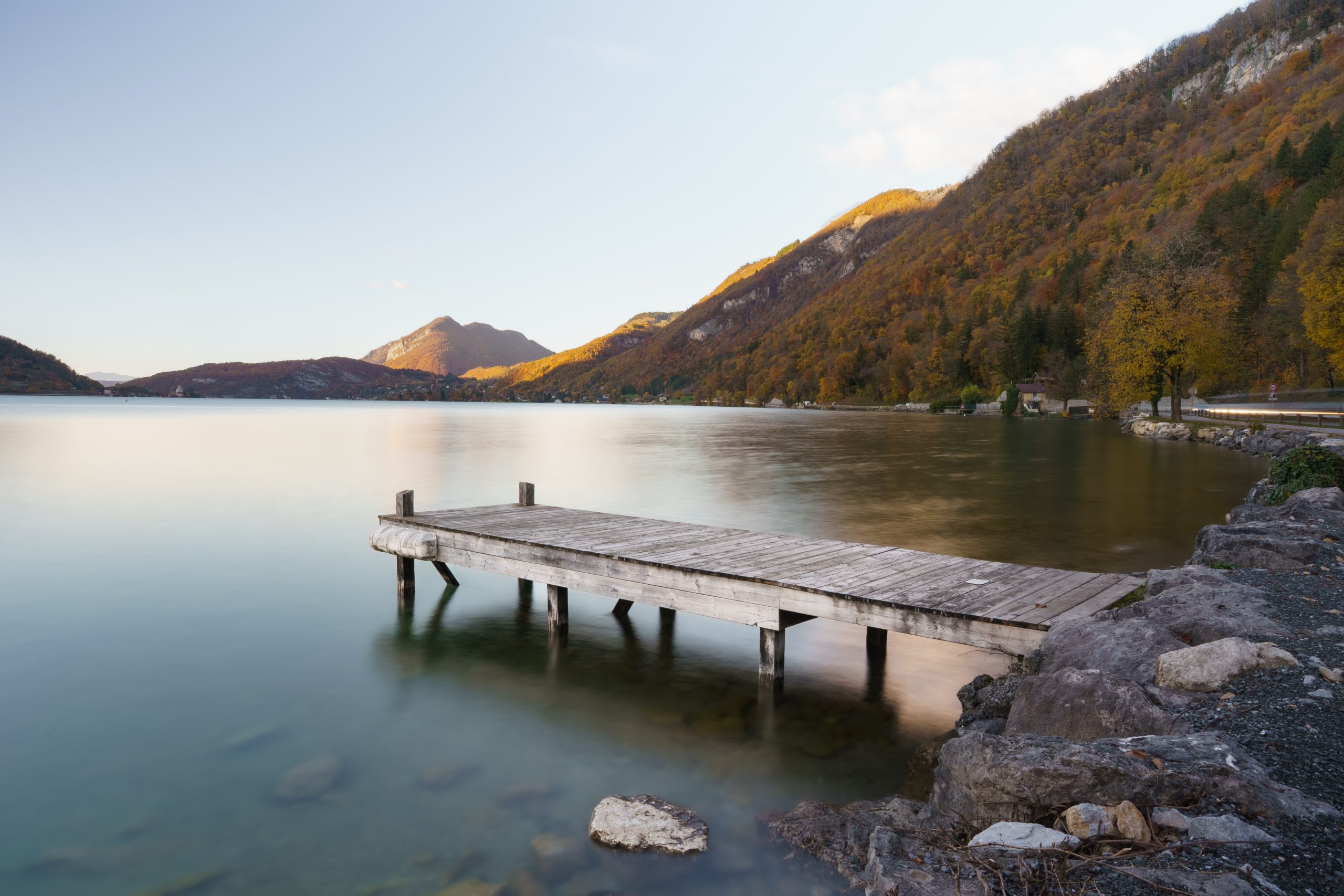 Ponton Lac Dannecy Montagne Pause Longue Scaled