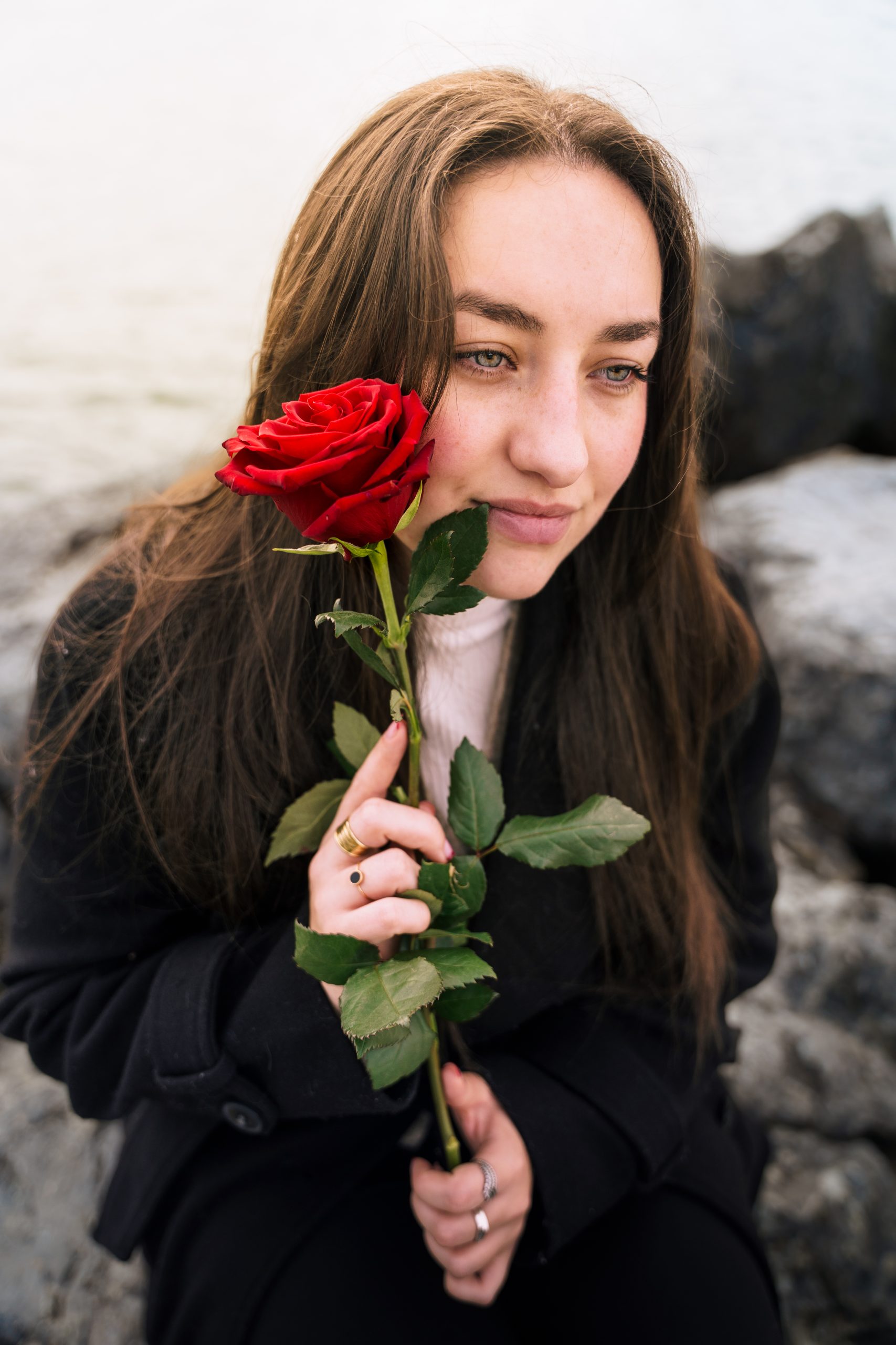 Courte Focale Portrait Mannequin Femme Rose Rouge Imperial Palace Lac Annecy Lcphotographie Scaled