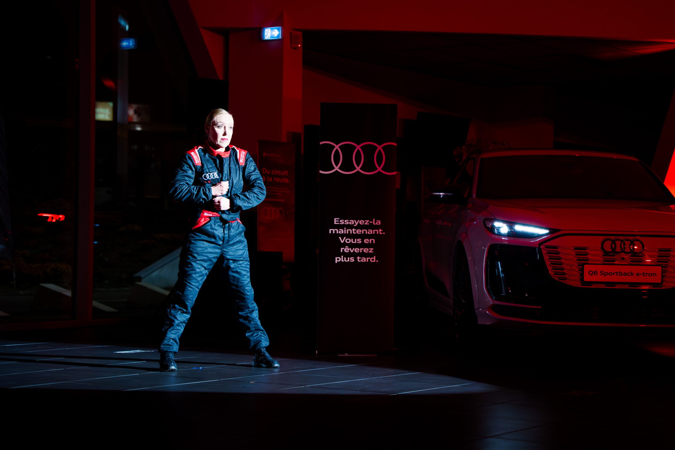 Danseuse Dynamisme Showroom Voiture Inauguration Audi Q3 Annemasse Groupe Jeanlain Lcphotographie Scaled